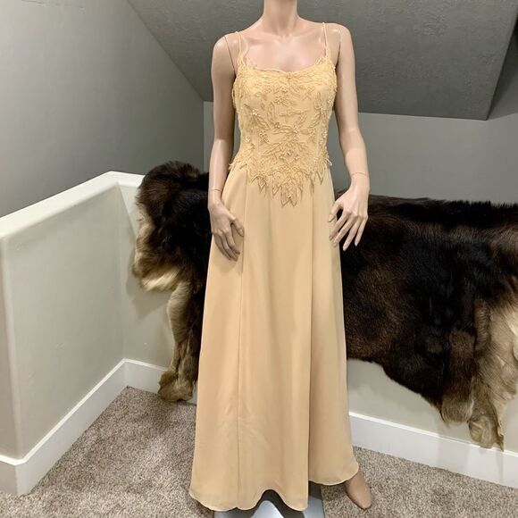 Vintage Style Embroidered & Crystal Beaded Evening Dress - Picture 3 of 14